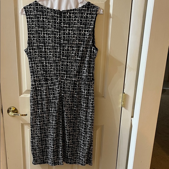 NWT Elegant Black and White Women's Dress - Picture 4 of 4